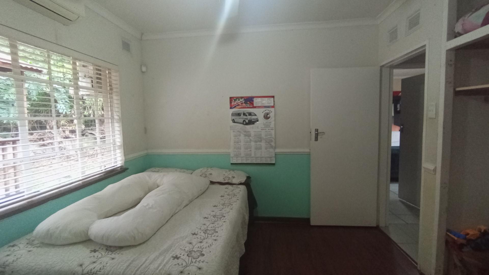 Bed Room 1 - 22 square meters of property in Pinetown 