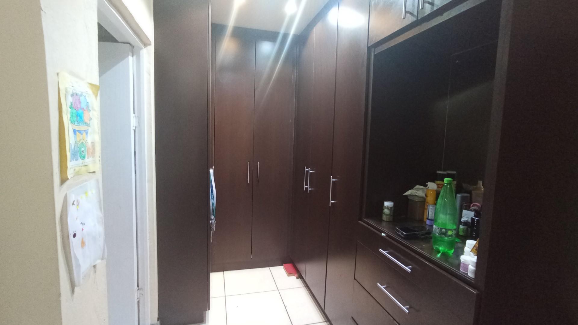 Main Bedroom - 39 square meters of property in Pinetown 