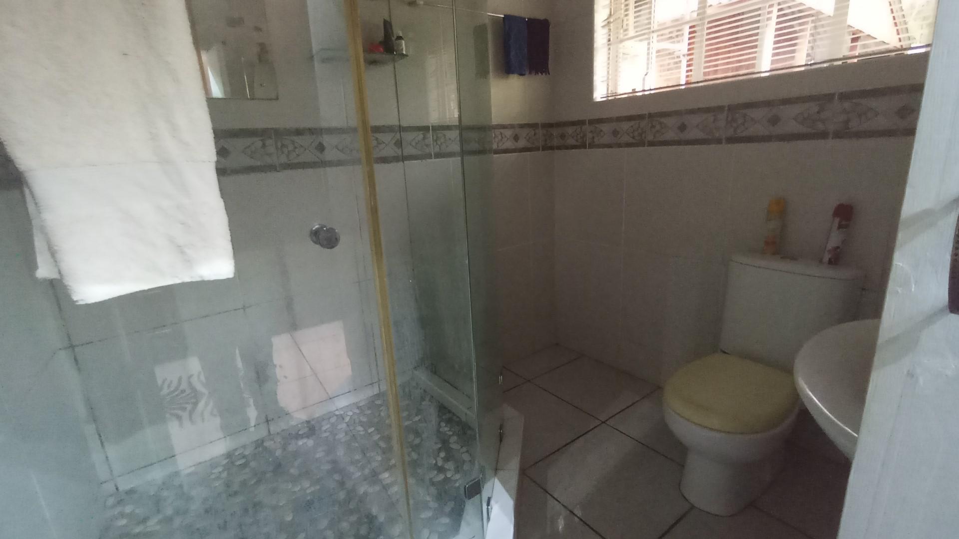 Main Bathroom - 7 square meters of property in Pinetown 