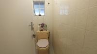 Guest Toilet - 4 square meters of property in Pinetown 