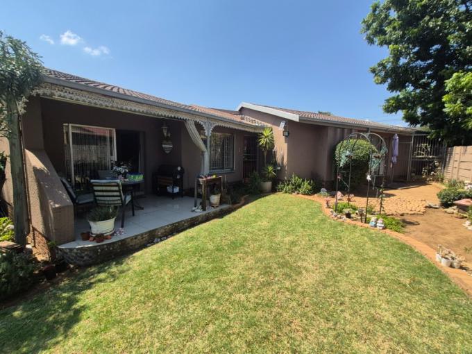 2 Bedroom House for Sale For Sale in Elandspark - MR706326