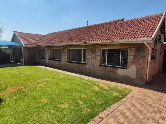 4 Bedroom House for Sale For Sale in General Albertspark - MR706328