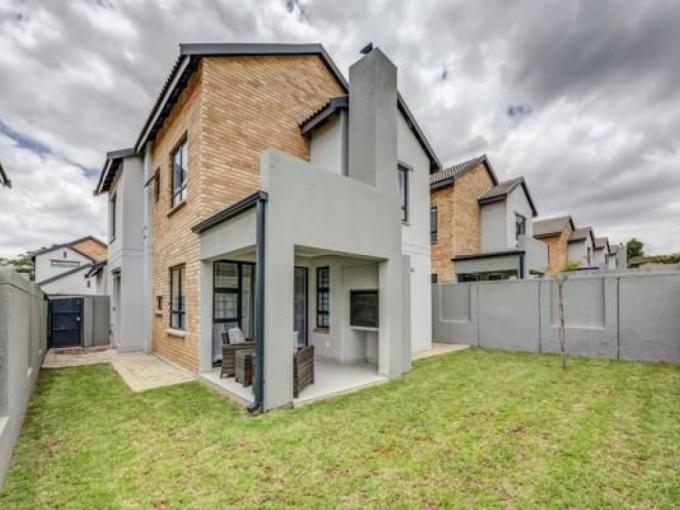 3 Bedroom Simplex for Sale For Sale in Fourways - MR706352