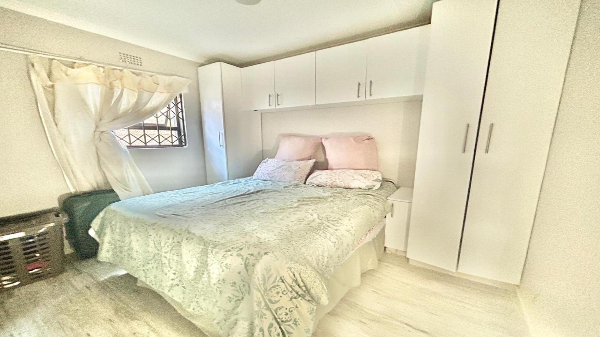 Bed Room 1 - 8 square meters of property in Clayville