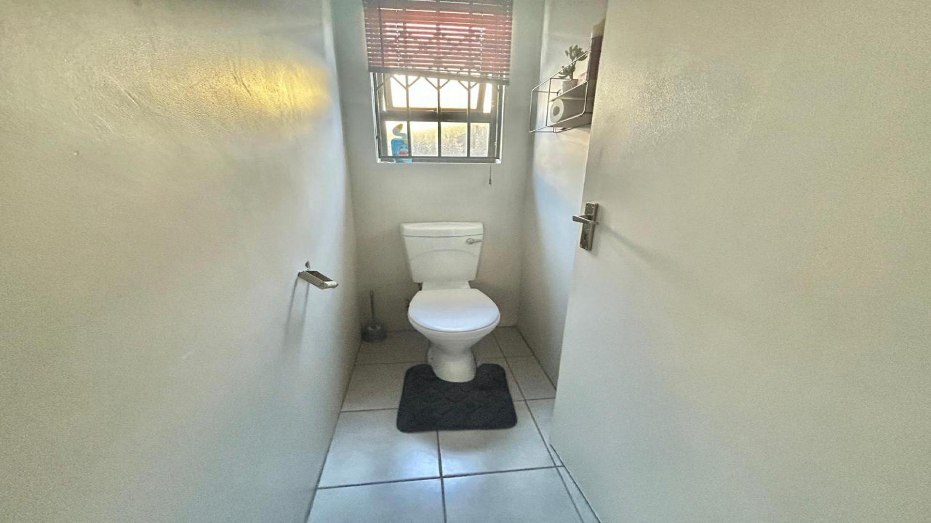 Bathroom 1 - 5 square meters of property in Clayville