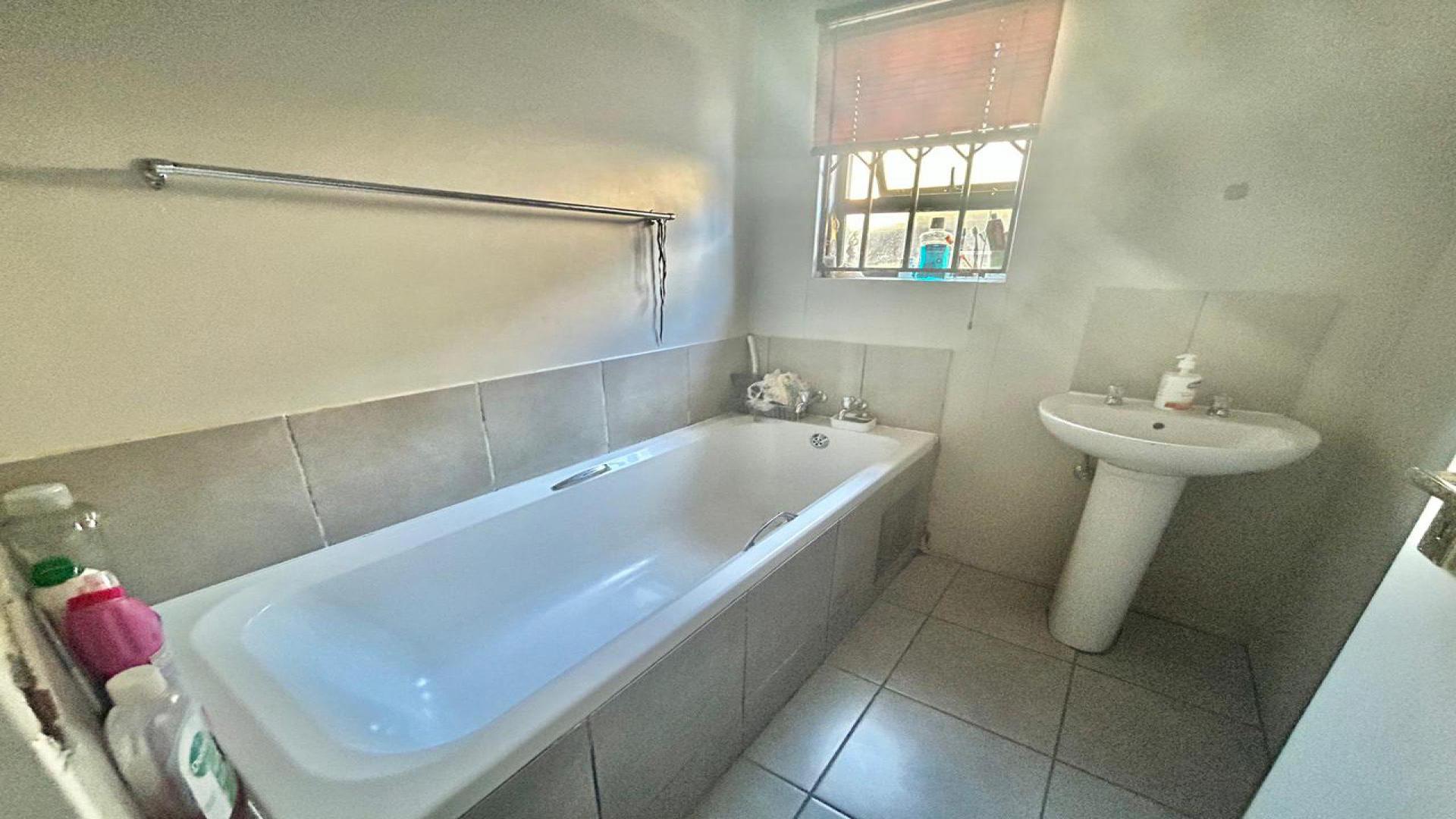 Bathroom 1 - 5 square meters of property in Clayville