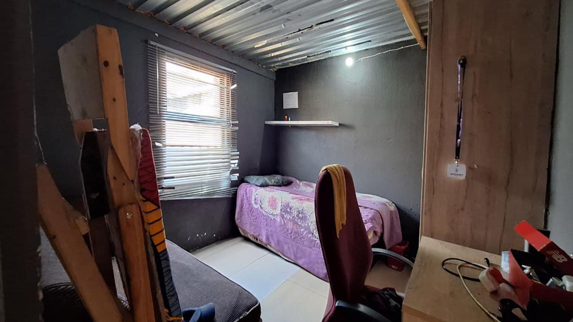 Bed Room 2 - 13 square meters of property in Windmill Park