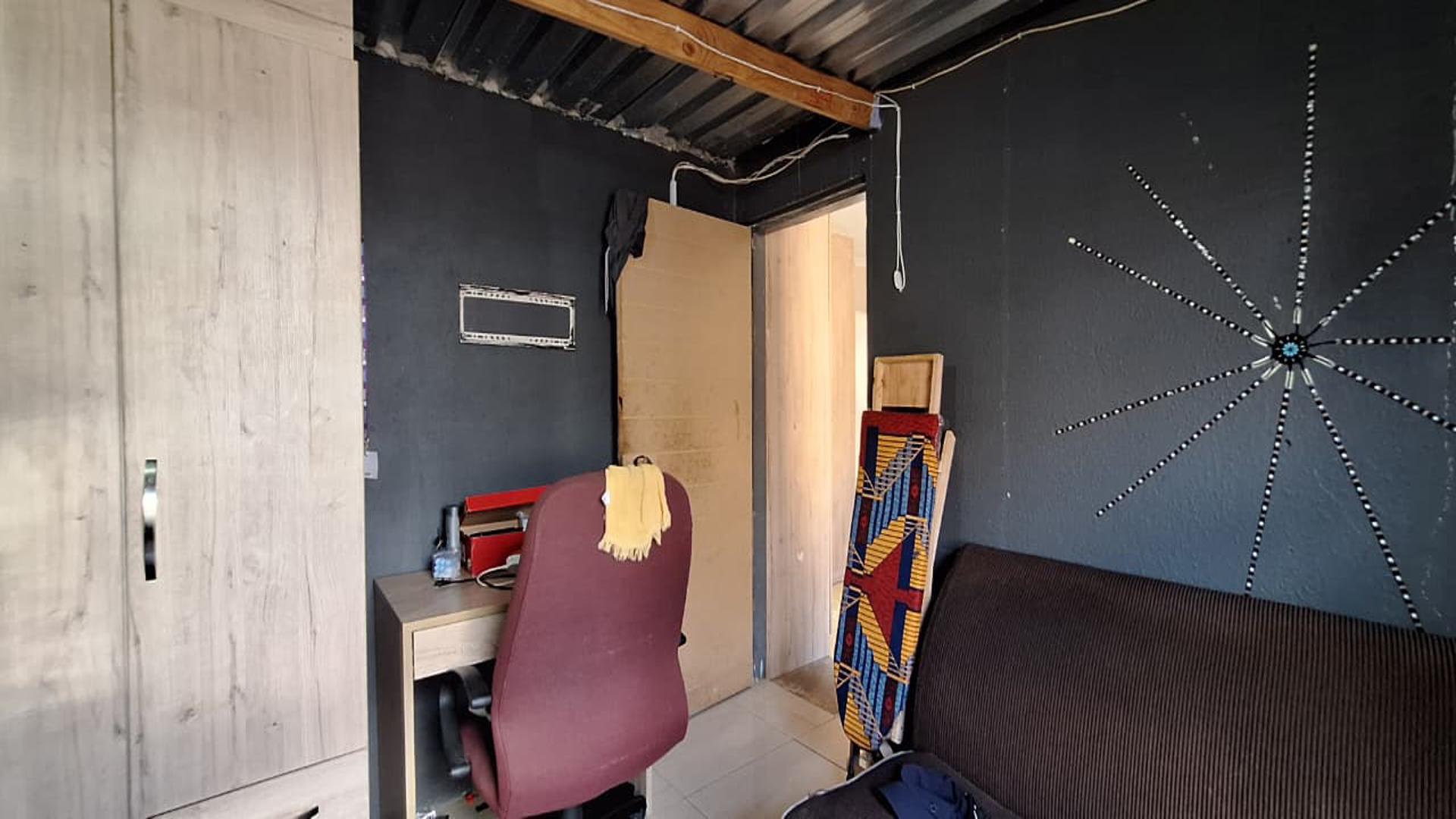 Bed Room 2 - 13 square meters of property in Windmill Park