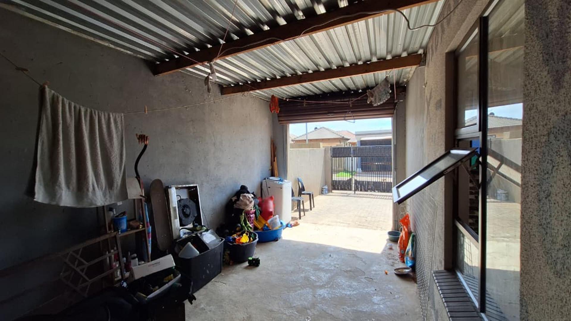 Garage - 28 square meters of property in Windmill Park