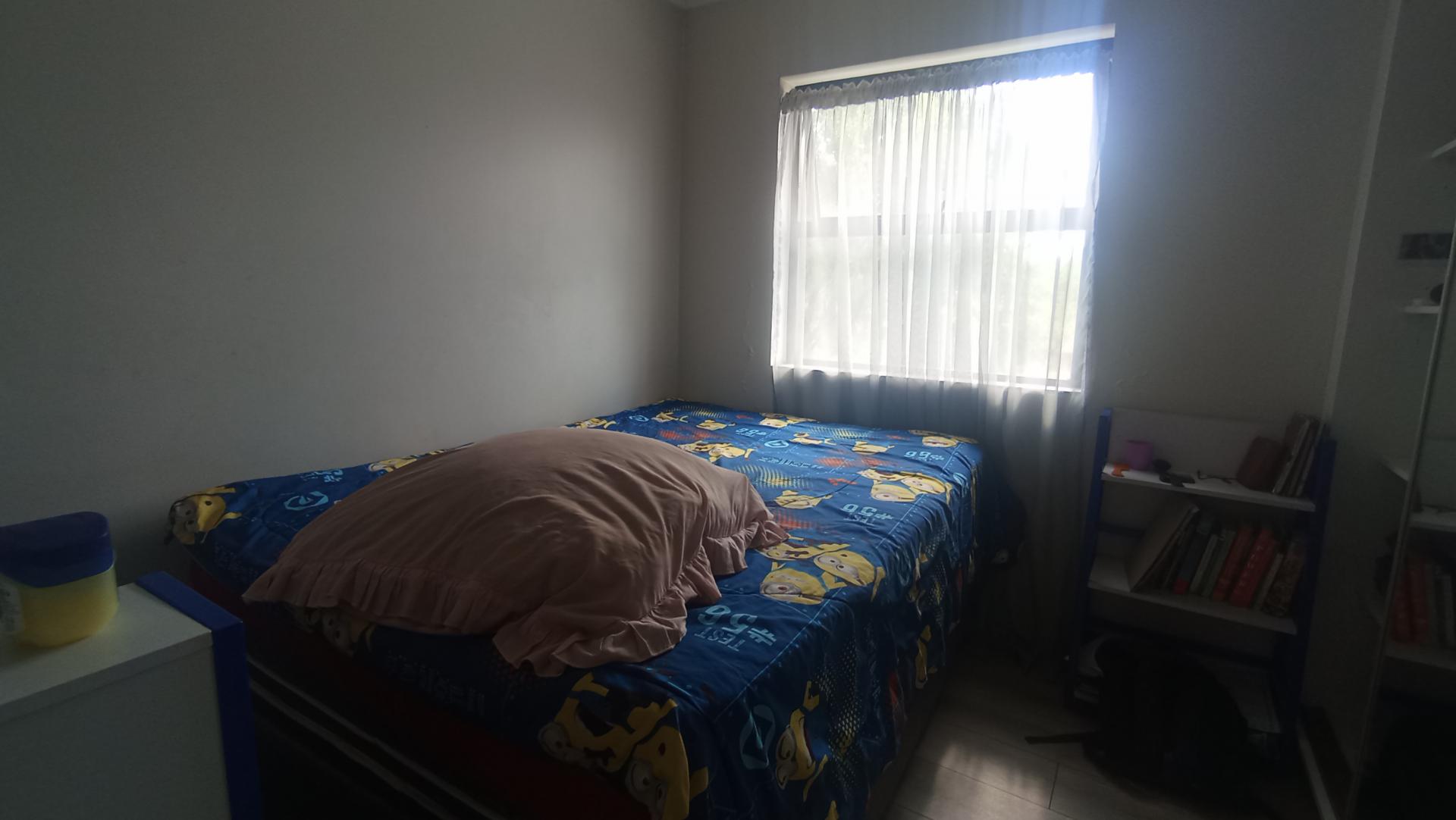 Bed Room 1 - 13 square meters of property in Equestria