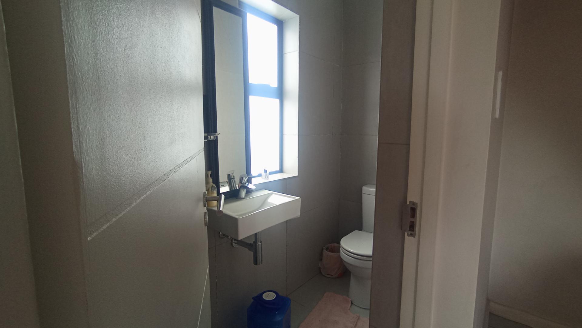 Guest Toilet - 3 square meters of property in Equestria