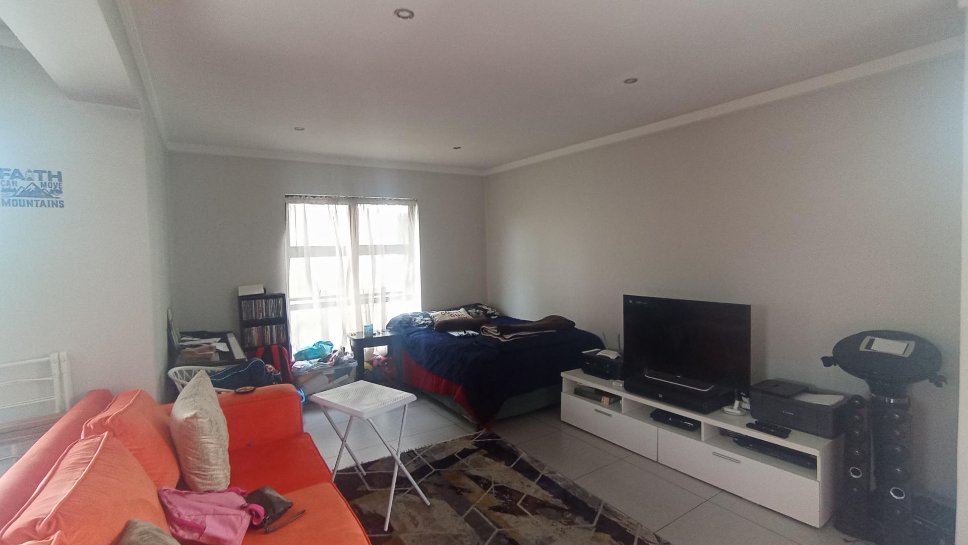 Lounges - 35 square meters of property in Equestria