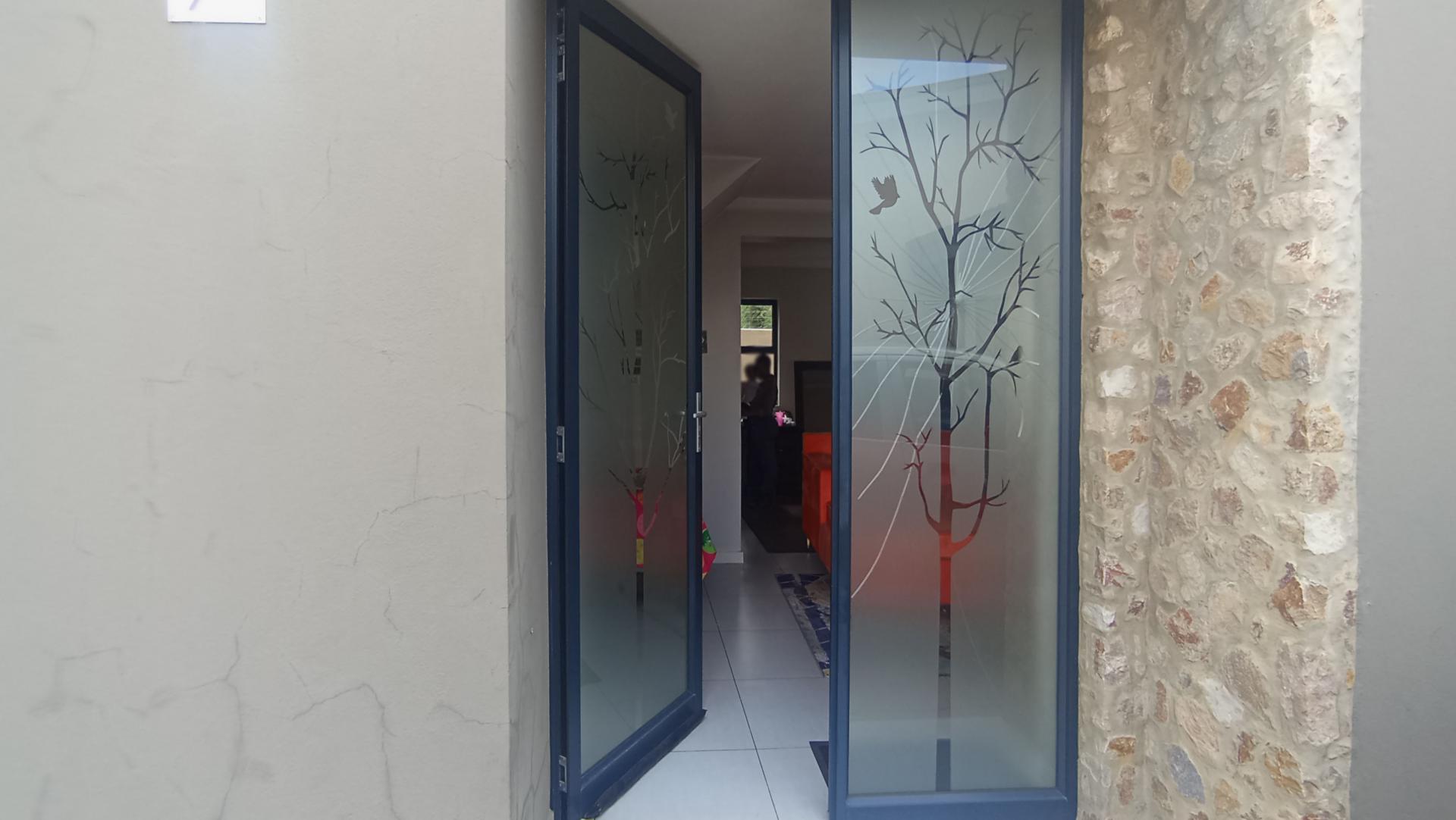 Front View of property in Equestria