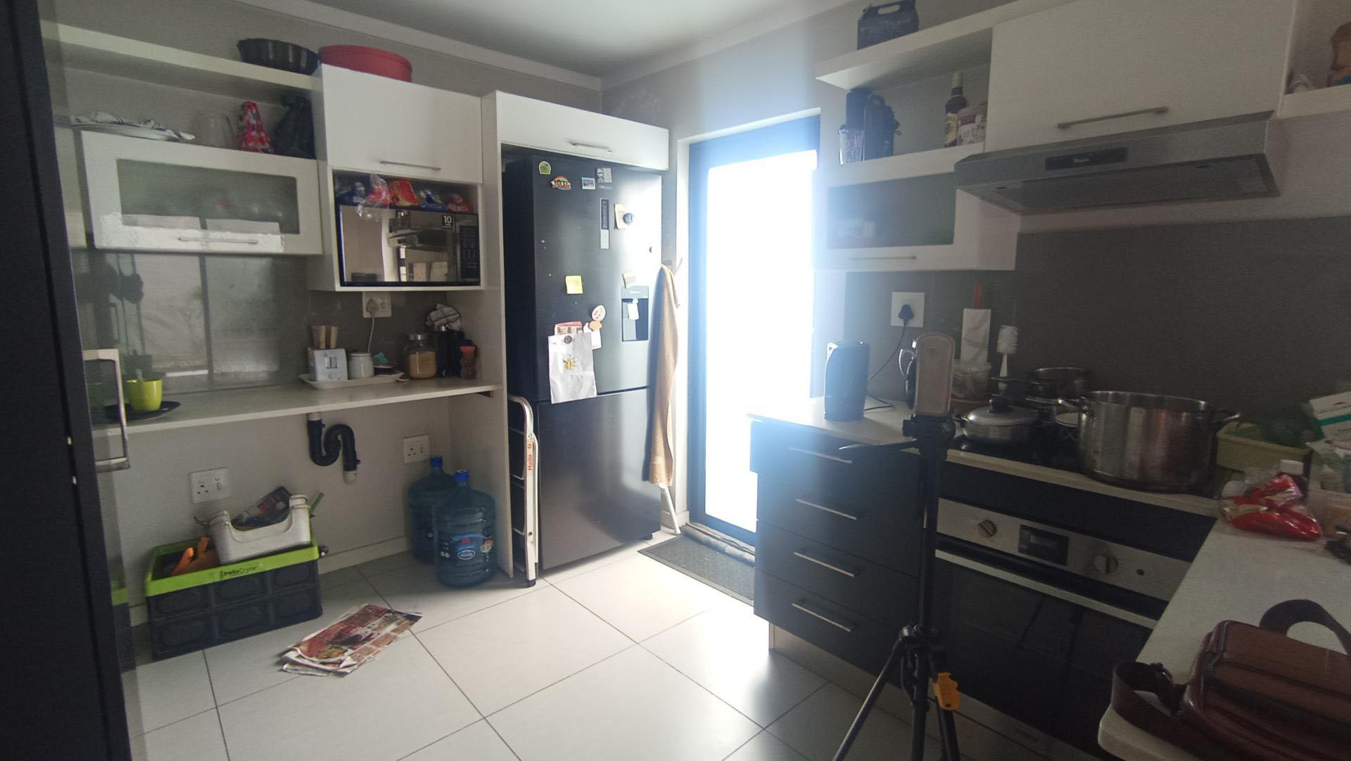 Kitchen - 13 square meters of property in Equestria