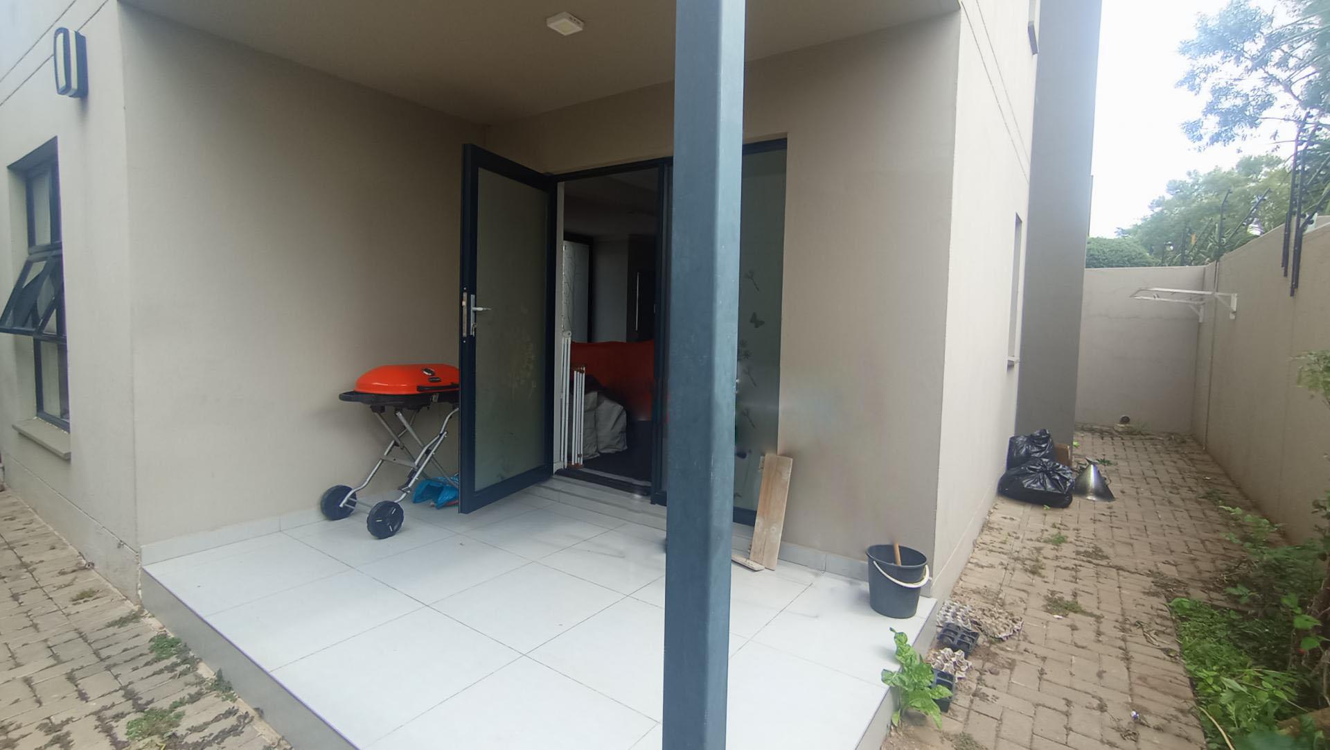 Patio - 7 square meters of property in Equestria