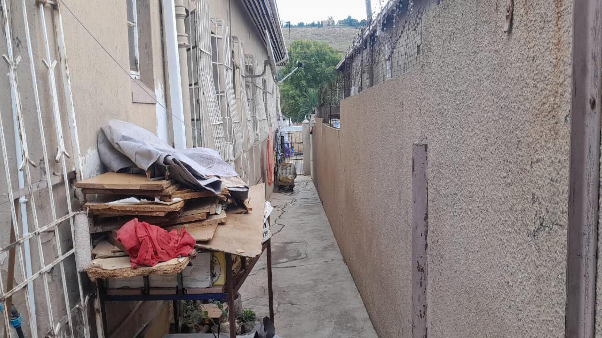 Spaces - 42 square meters of property in Bezuidenhout Valley