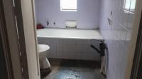 Bathroom 2 - 5 square meters of property in Bezuidenhout Valley