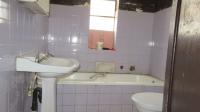 Bathroom 1 - 5 square meters of property in Bezuidenhout Valley