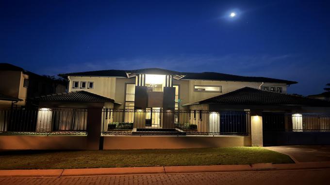 4 Bedroom Freehold Residence for Sale For Sale in Ruimsig - Home Sell - MR706419