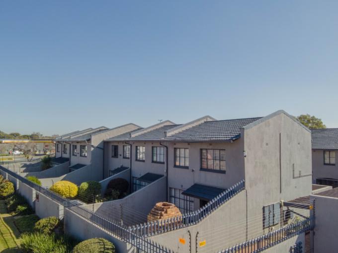 3 Bedroom Simplex for Sale For Sale in Lambton Gardens - MR706449