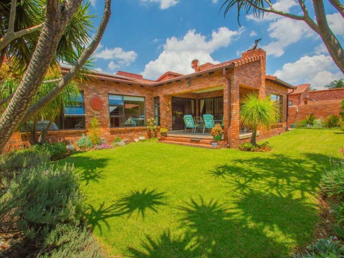 3 Bedroom House for Sale For Sale in Honeydew Manor - MR706453