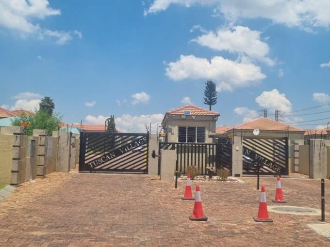 3 Bedroom Simplex for Sale For Sale in Elandspark - MR706459