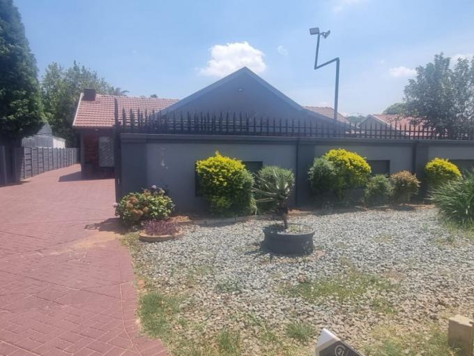 4 Bedroom House for Sale For Sale in Mayberry Park - MR706460