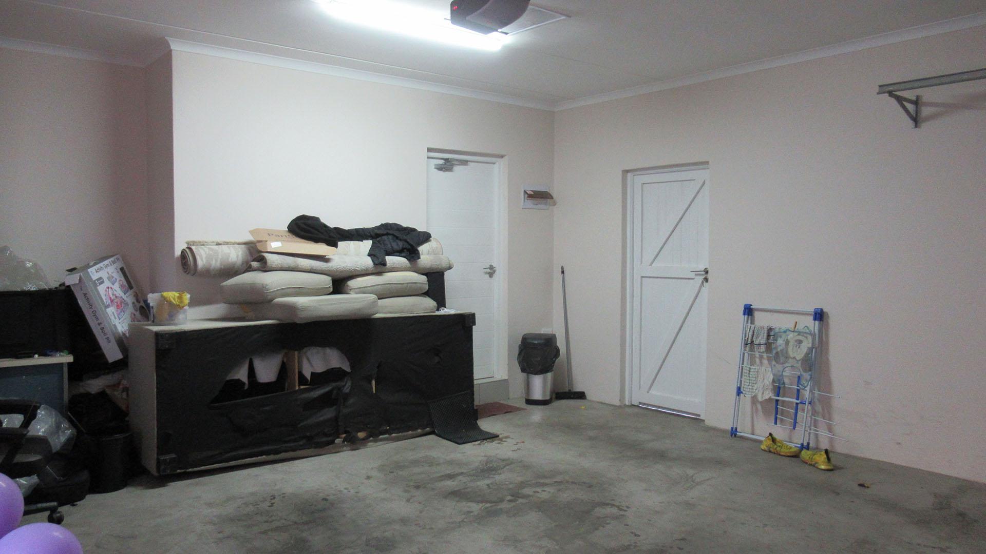 Garage - 30 square meters of property in Witkoppen