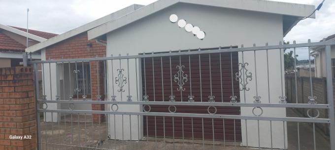 3 Bedroom House for Sale For Sale in Scenery Park - MR706506