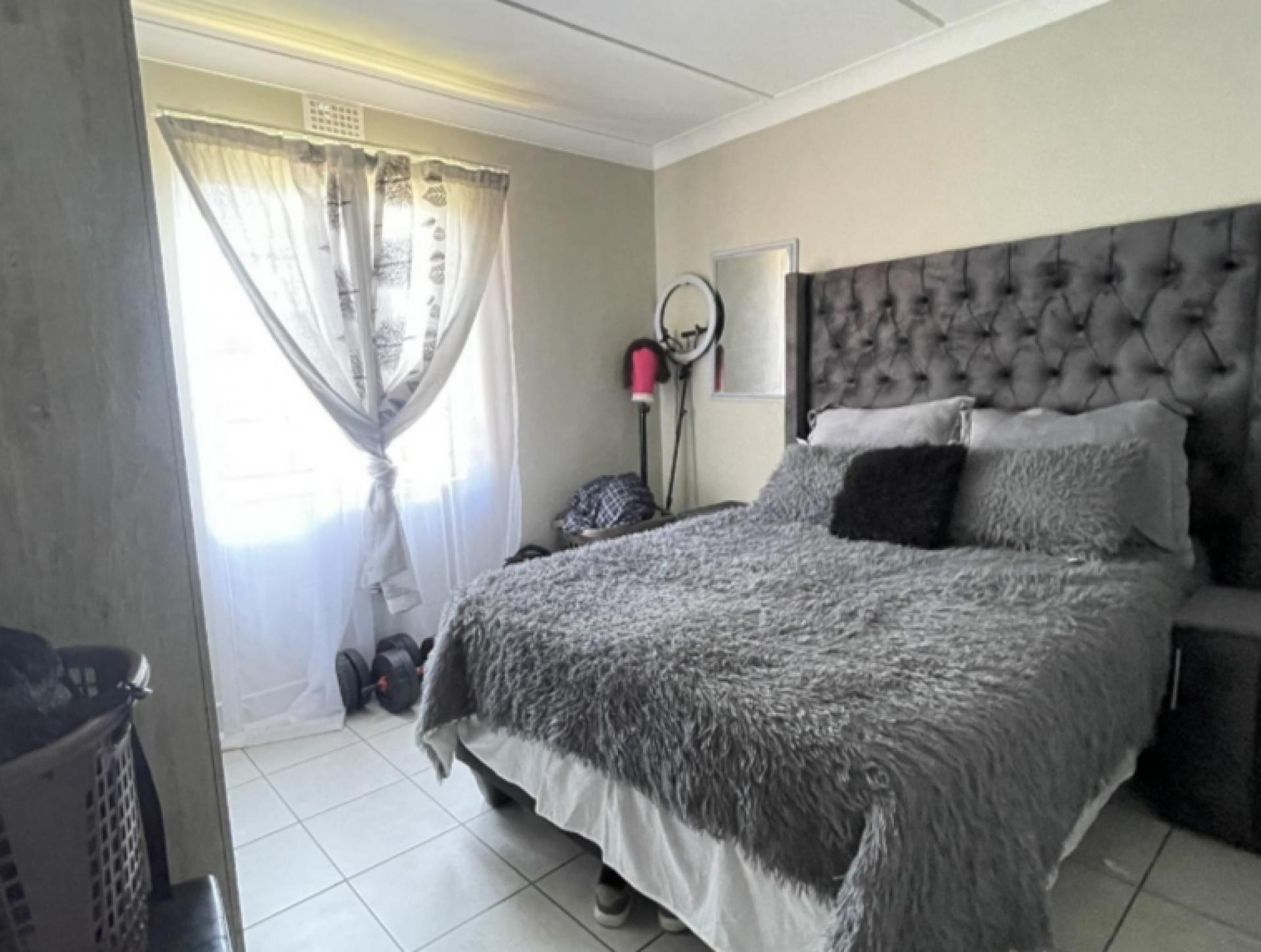  of property in Heuweloord