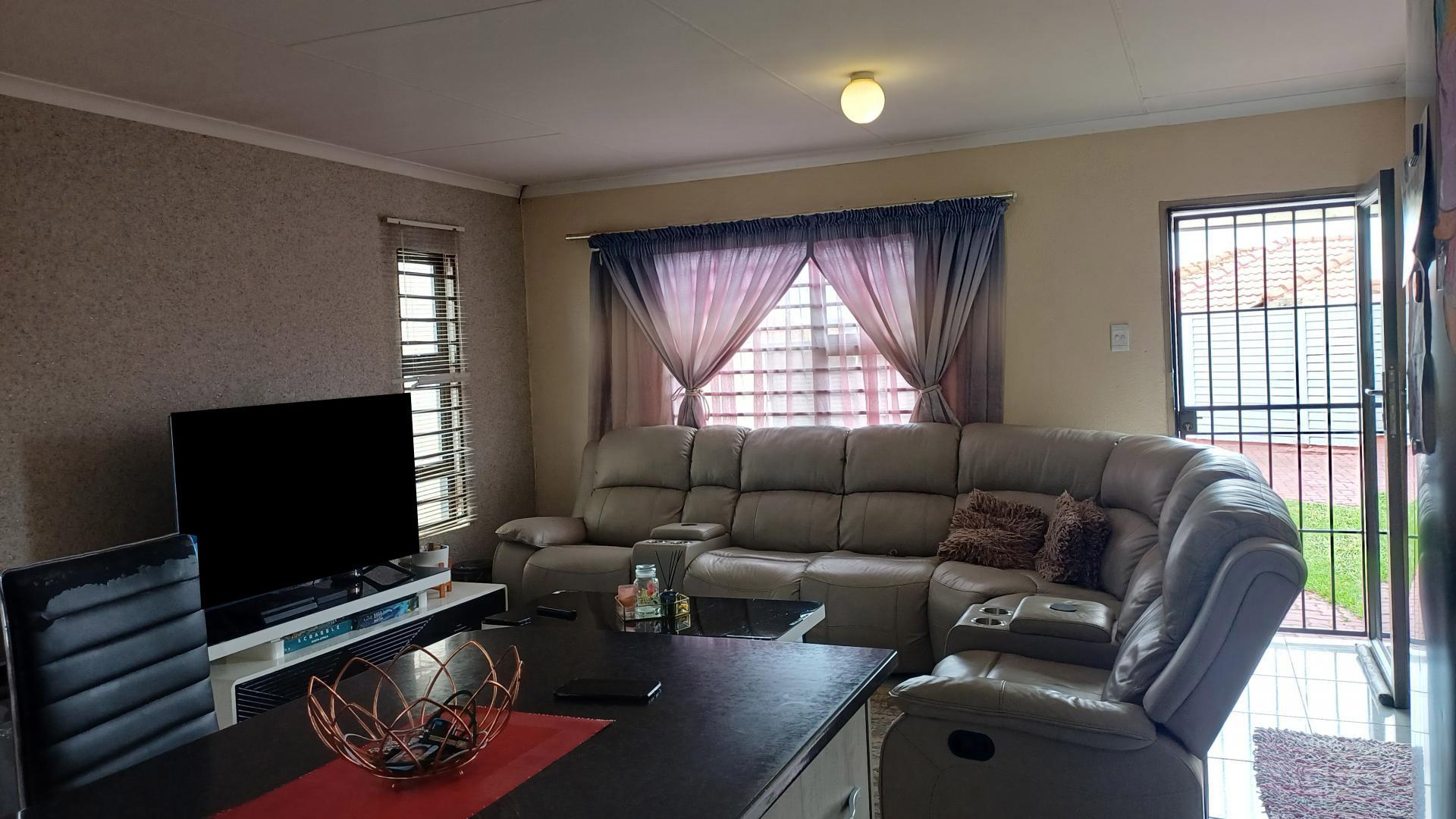 Lounges of property in Sky City