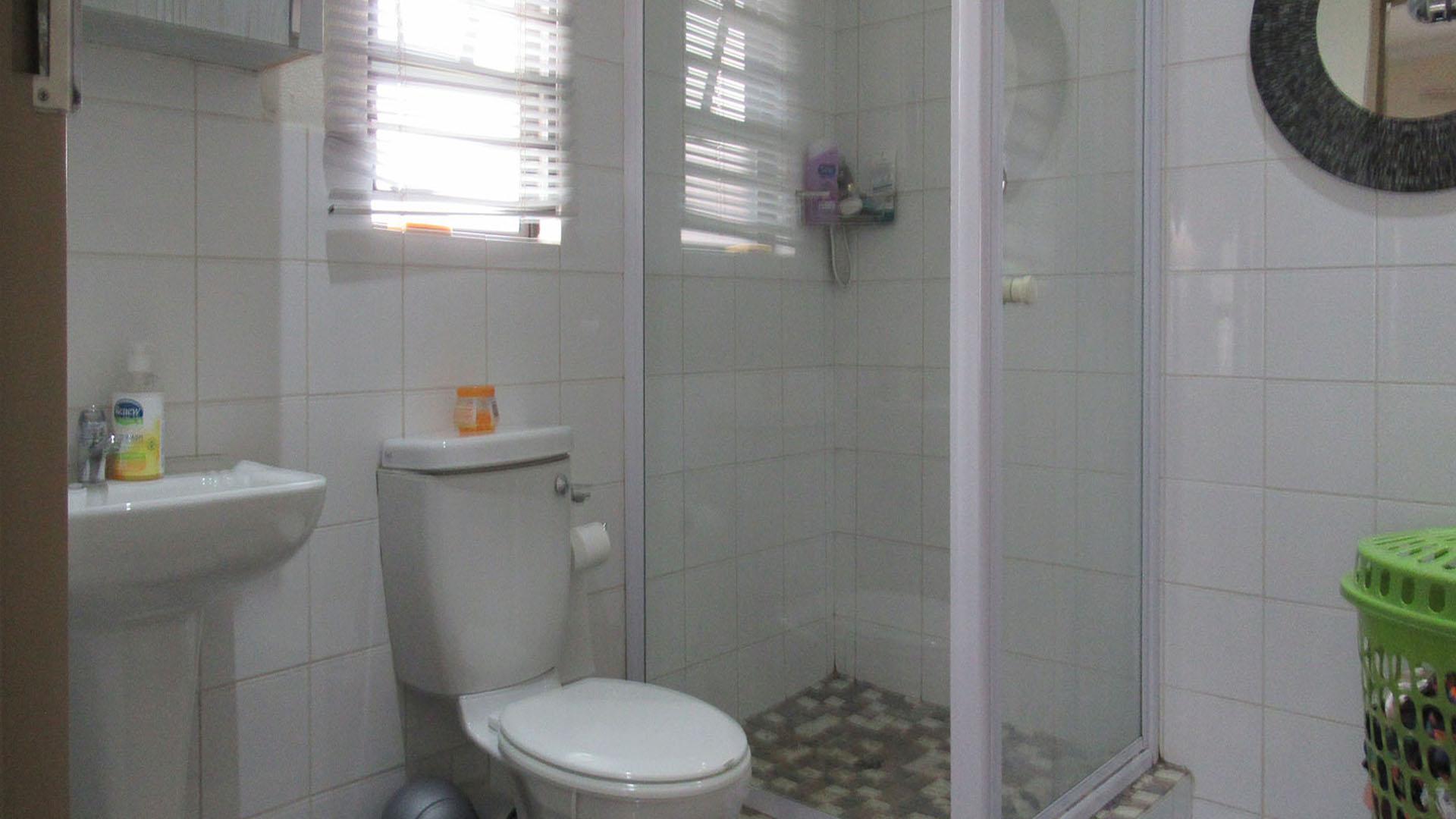 Main Bathroom of property in Watervalspruit
