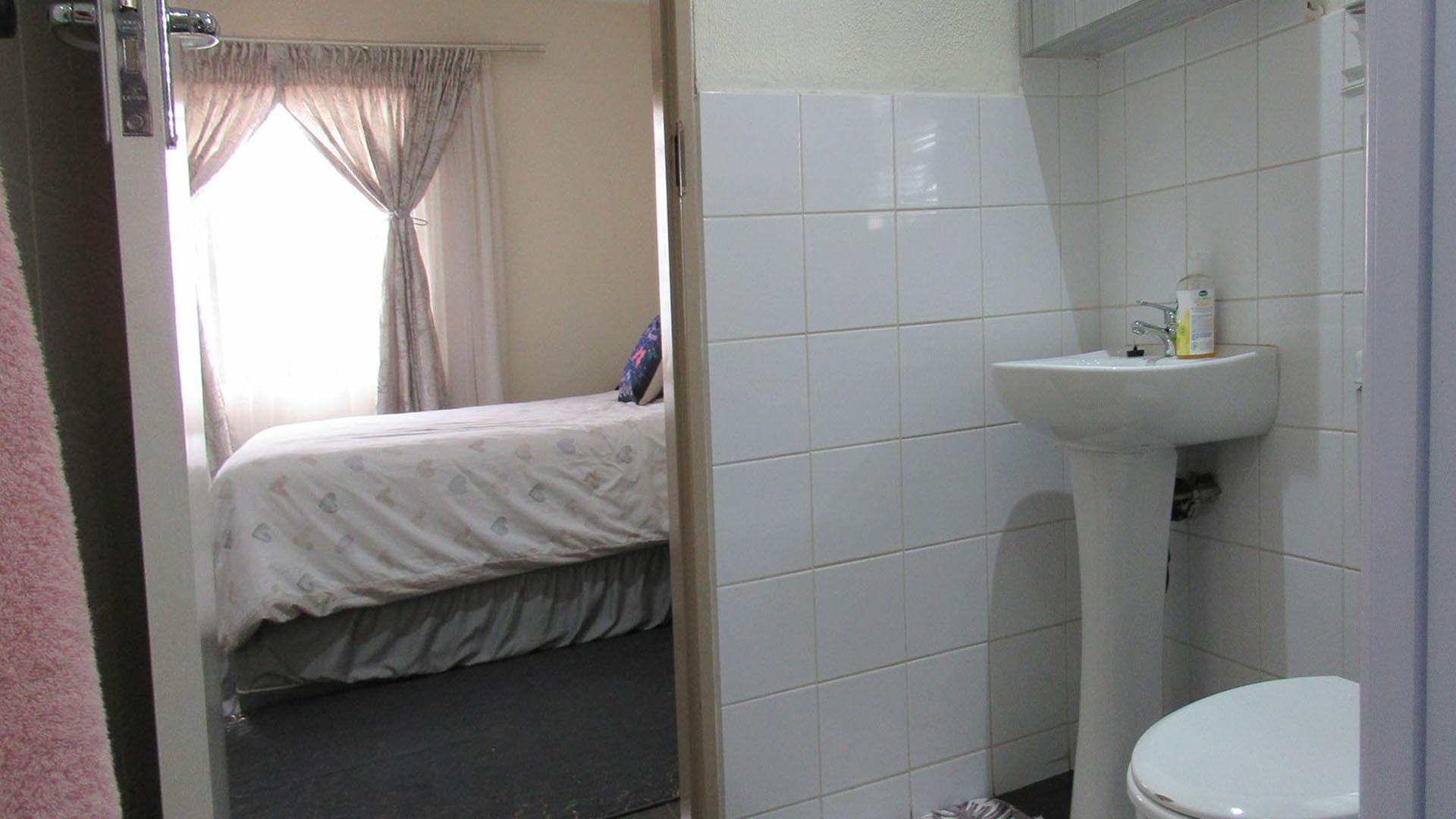 Main Bathroom of property in Watervalspruit