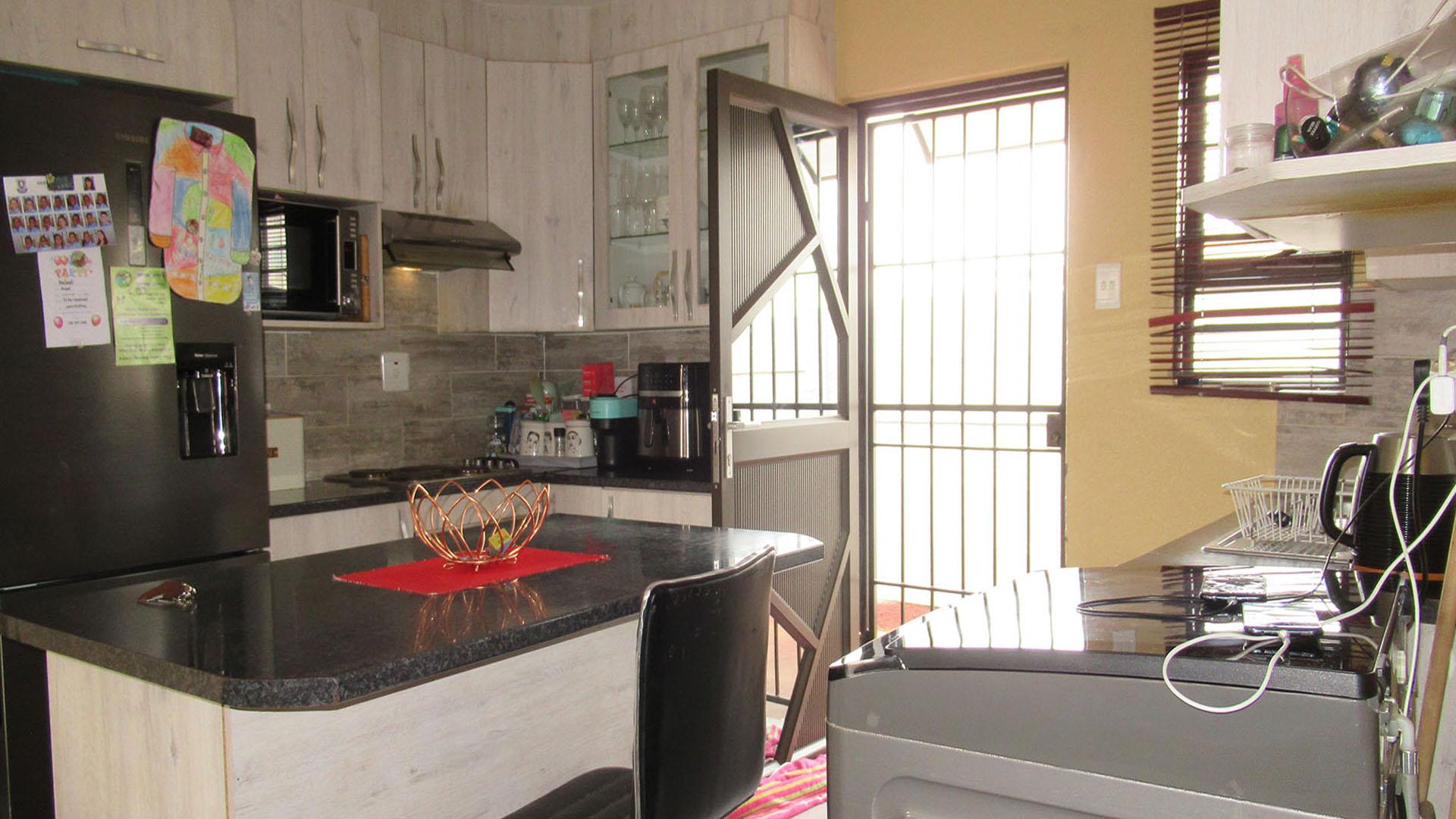Kitchen - 10 square meters of property in Watervalspruit