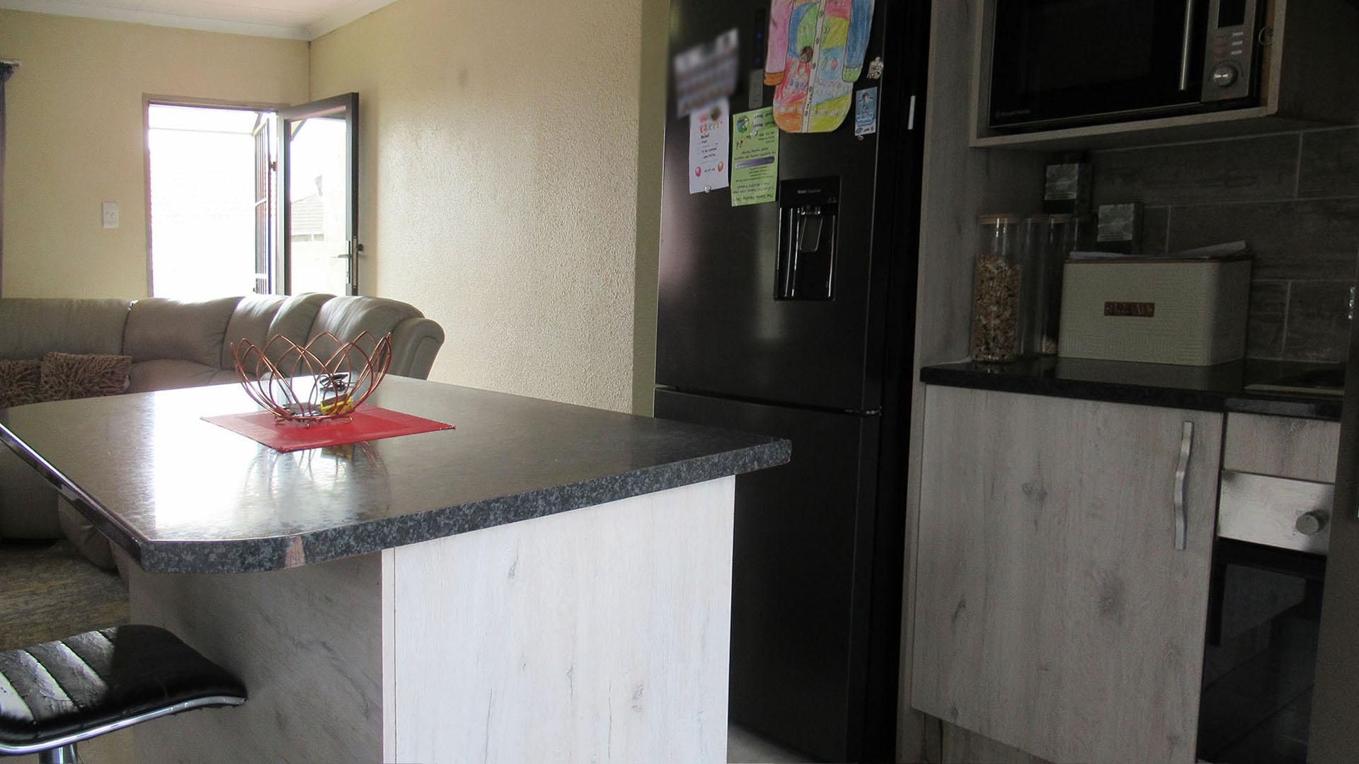 Kitchen - 10 square meters of property in Watervalspruit