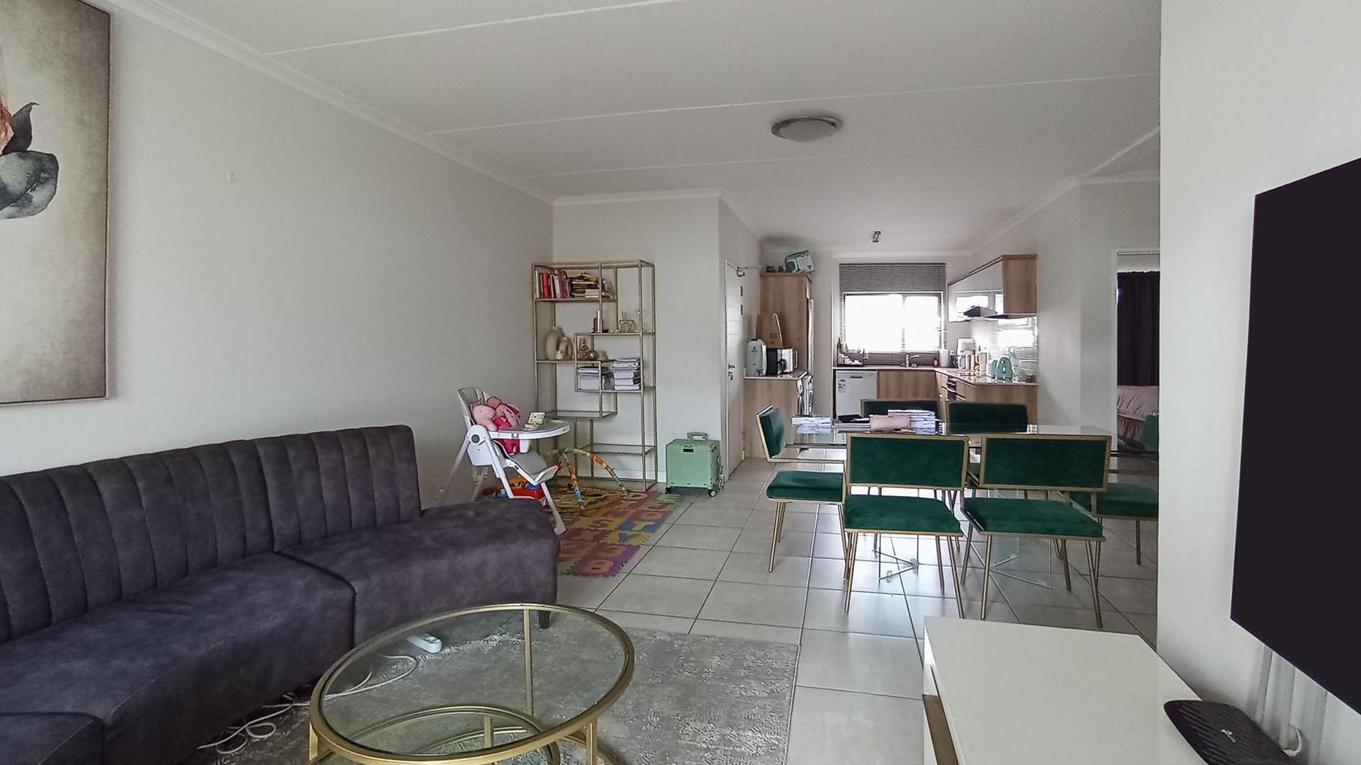 Lounges - 18 square meters of property in Zwartkoppies