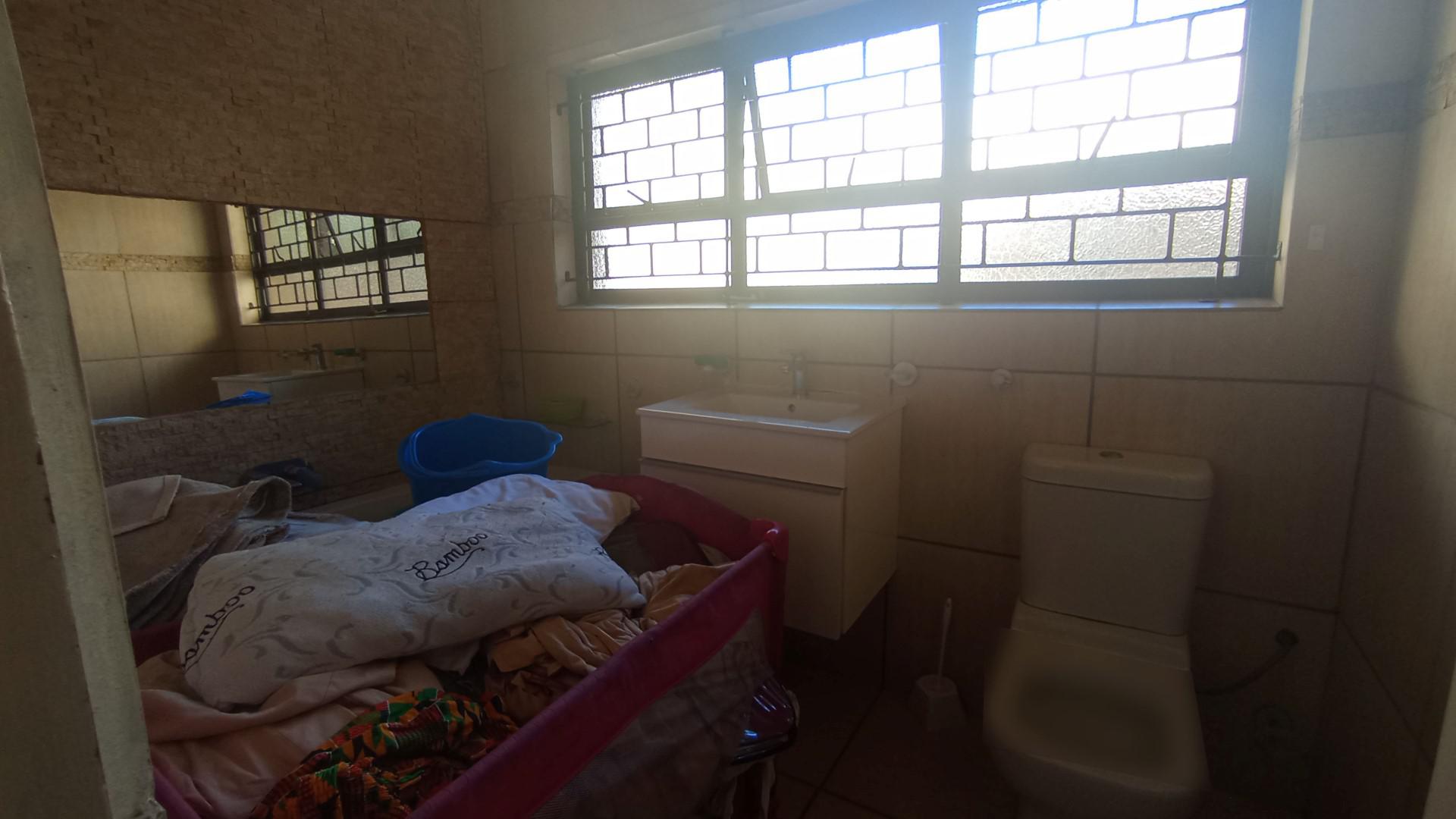 Main Bathroom of property in Ocean View - DBN