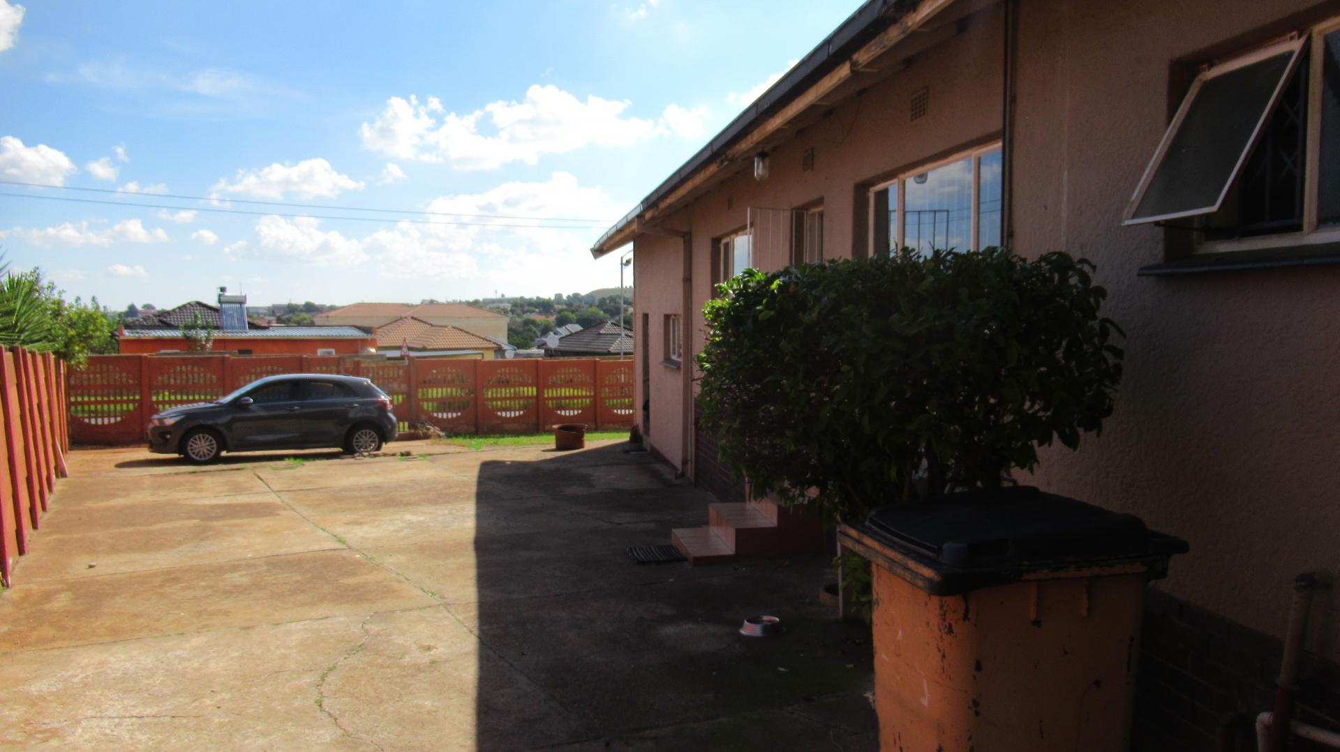 Backyard of property in Mindalore