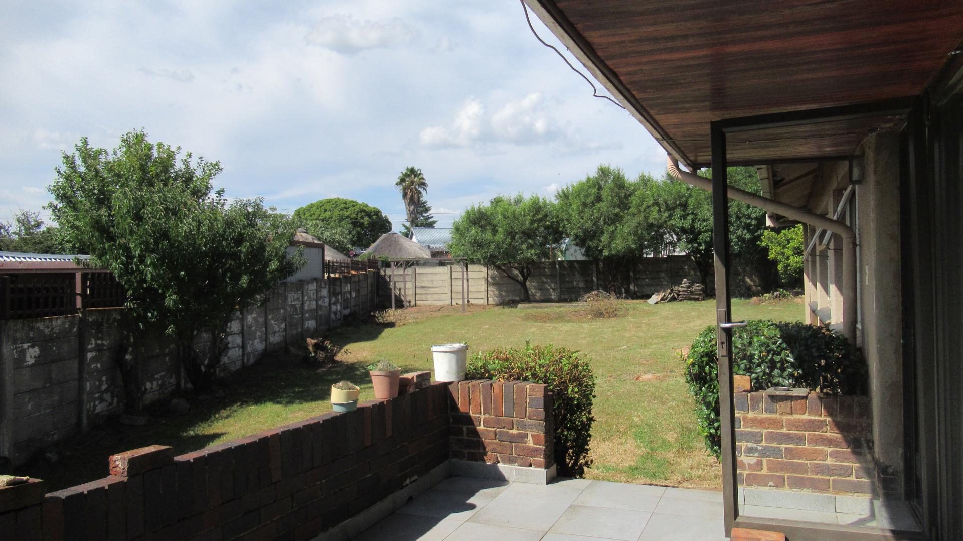 Patio of property in Mindalore