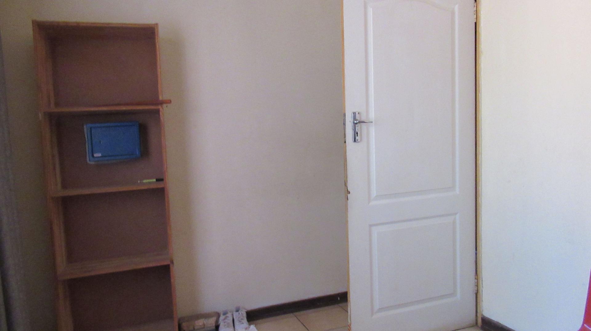 Bed Room 2 - 10 square meters of property in Mindalore