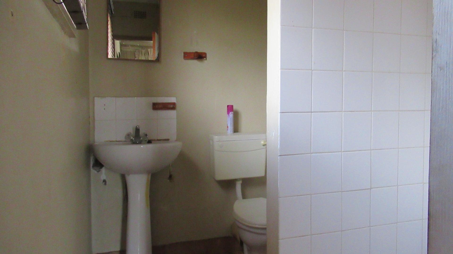 Bathroom 2 of property in Mindalore