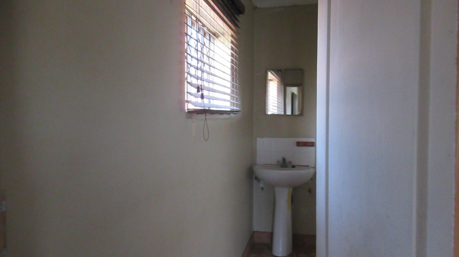 Bathroom 2 of property in Mindalore