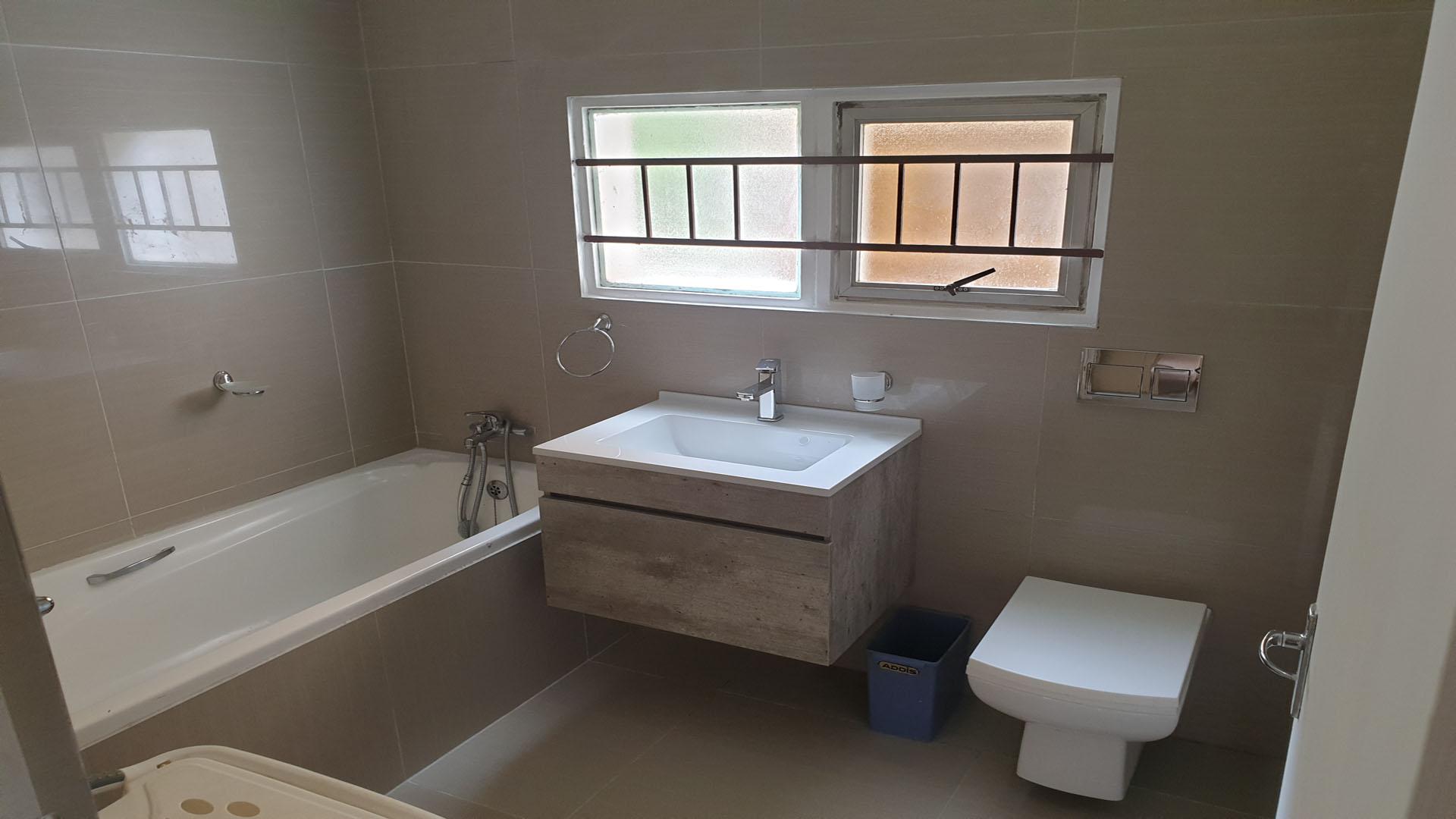 Bathroom 1 of property in Moseley Park