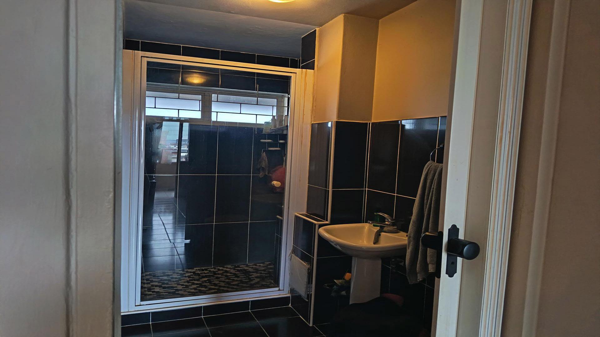 Bathroom 1 of property in Sydenham  - DBN