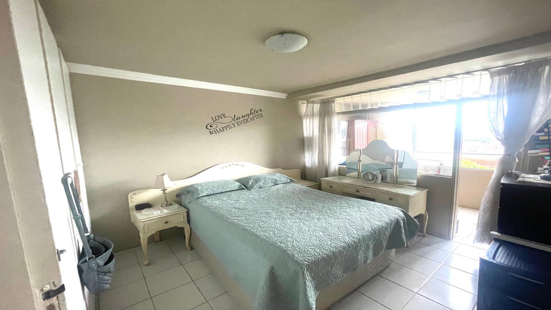 Bed Room 1 of property in Sydenham  - DBN