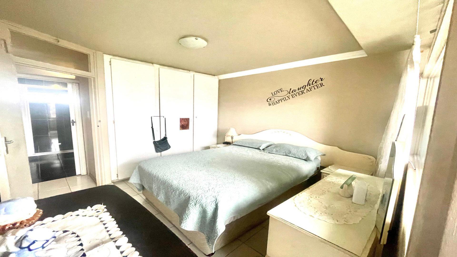 Bed Room 1 of property in Sydenham  - DBN