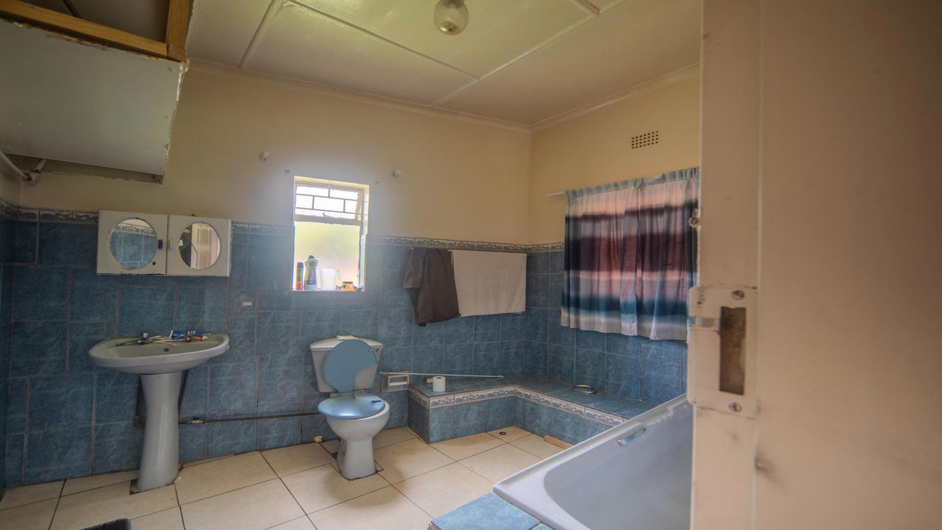 Bathroom 2 of property in Meyerville