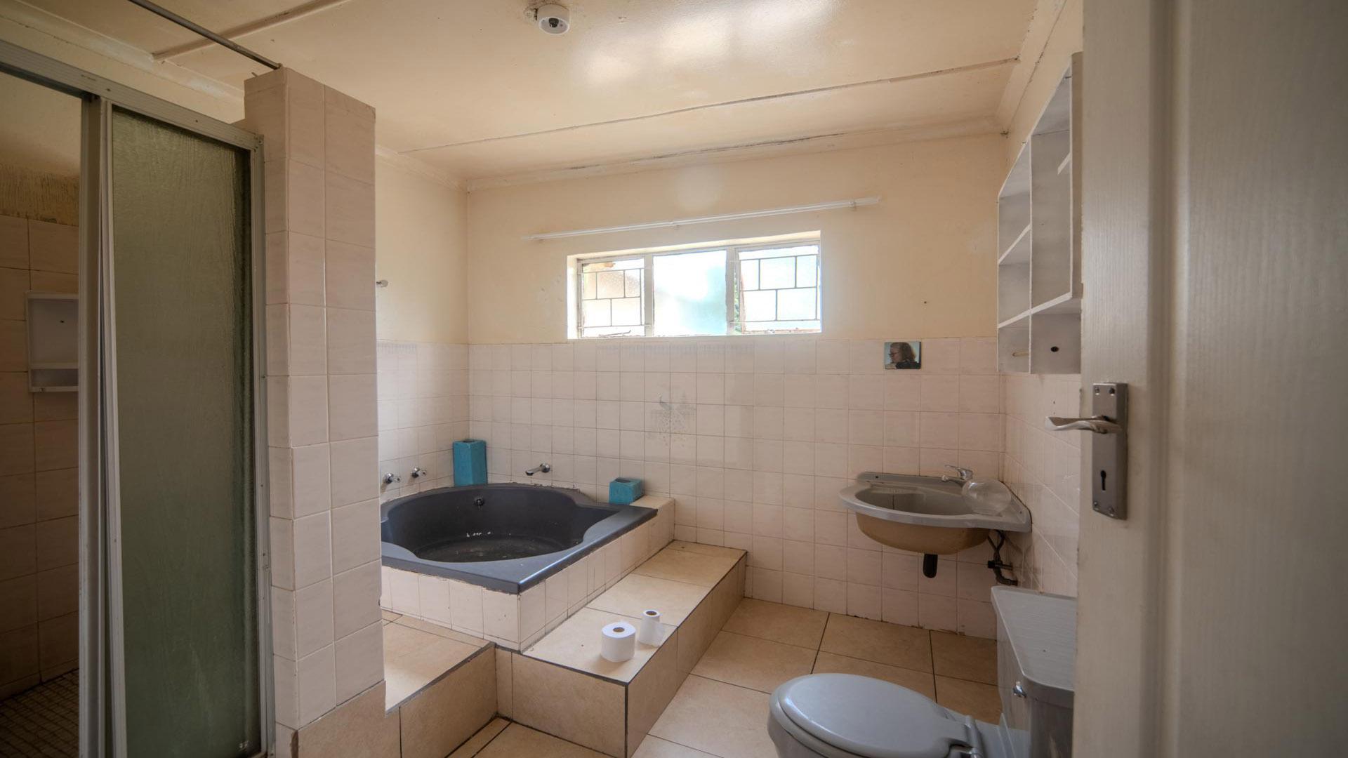 Bathroom 1 of property in Meyerville