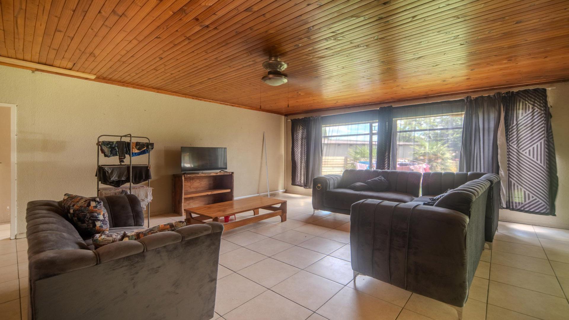 Lounges of property in Meyerville