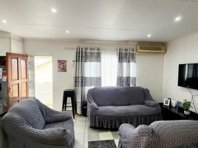 2 Bedroom Sectional Title for Sale For Sale in Mount Edgecombe  - MR706568